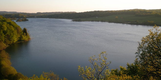 Pic de l'Aigle avec vue sur le Lac d'Ilay