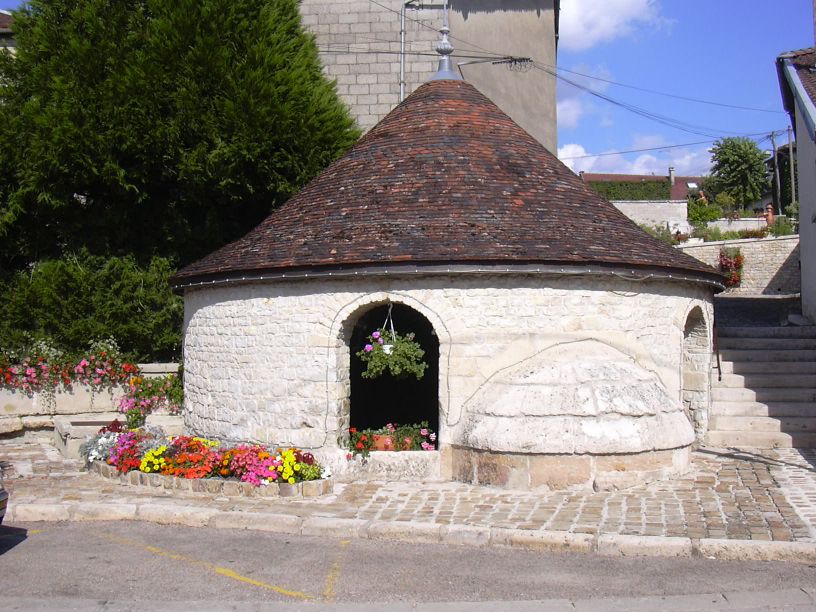 Lavoir rond à Colombé-le-Sec