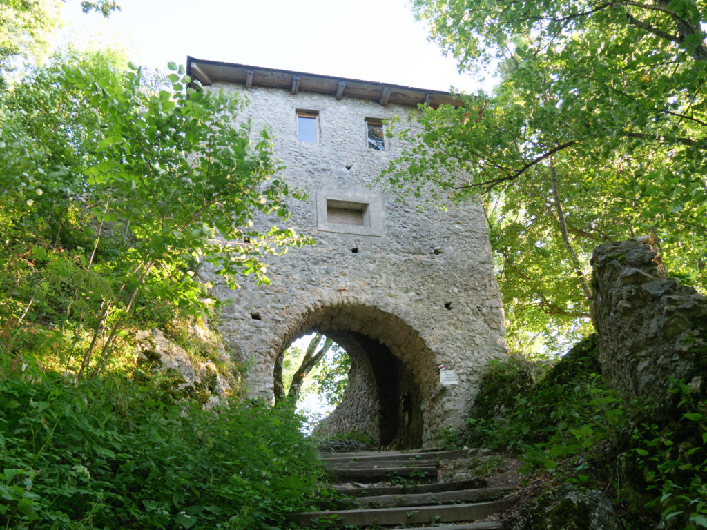 Entrée du château de Muráň