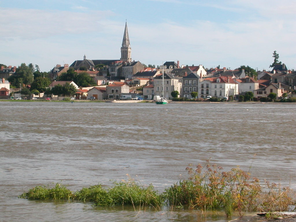 Le Pellerin, vu de l'autre côté de la Loire