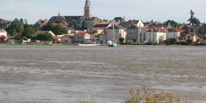 Le Pellerin, vu de l'autre côté de la Loire